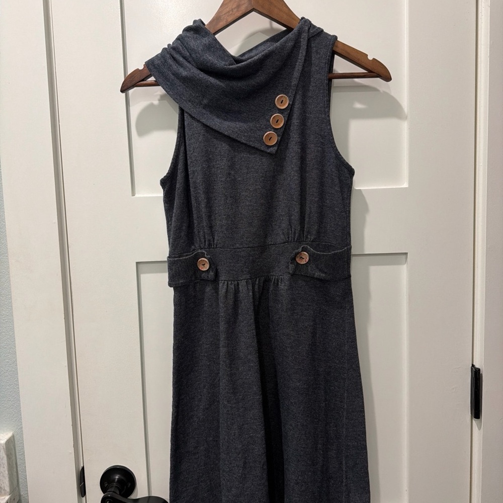 Cute Girls blue Jean color cloth with wood floral buttons Casual Dress M